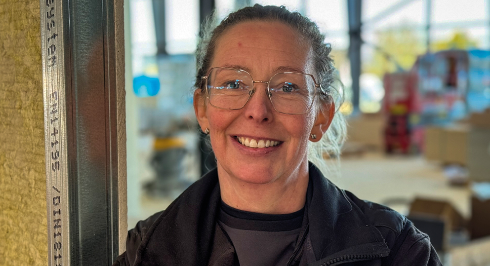 Elektriker Joan Fallesen er beviset på et opgør med fordomme