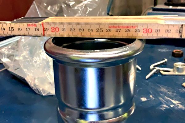 Varmepumper er et miljørigtigt valg - men Kristian Østergaard Hansen synes alligevel bedst om at montere de helt store varmepumpeanlæg